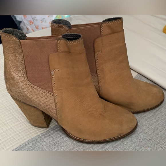 ALDO Booties - Picture 2 of 5